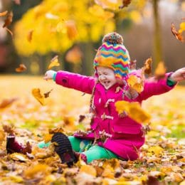 Head to the library with this FREE List of Fantastic Fall Picture Books! #fhdhomeschoolers #freehomeschooldeals #fallpicturebooks #reading #homeschooling