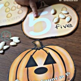 Grab these FREE Pumpkin Count to 10 Cards! #fhdhomeschoolers #freehomeschooldeals #fallresources #hsmoms #homeschooling