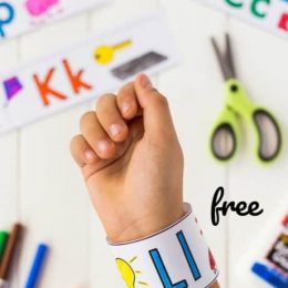 FREE Printable Alphabet Bracelets. #alphabetbracelets #ABCbracelets #alphabetpractice #freehomeschooldeals #fhdhomeschoolers