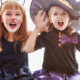 FREE Kids Spooky Fun Halloween Guide. #halloweenactivities #halloweensocialdistance #freehalloweencrafts #fhdhomeschoolers #freehomeschooldeals