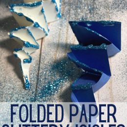 Winter Paper Icicle Craft. #wintercraft #iciclecraft #diyiciclecraft #freehomeschooldeals #fhdhomeschoolers