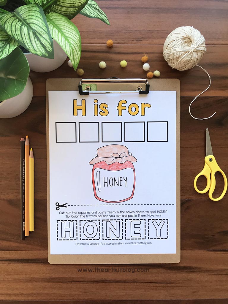 Free Honeybee Activity Pages. #freehomeschooldeals #fhdhomeschoolers #learningaboutbees #honeybeefacts #beecoloringpages
